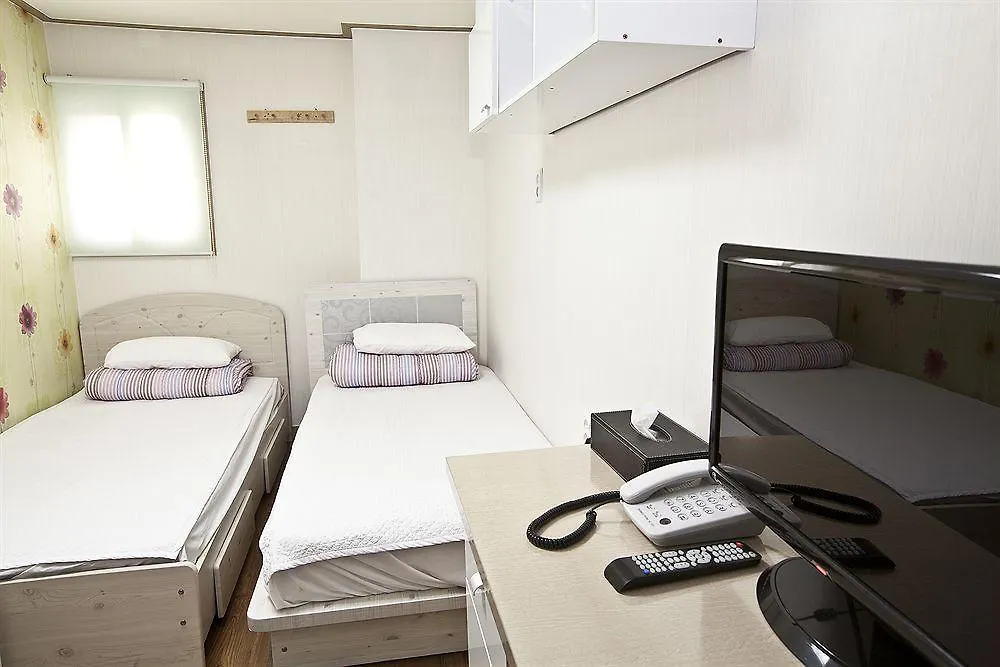 24 Guesthouse Edae Seoul 2*,