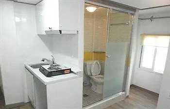 24 Guesthouse Edae Seoul