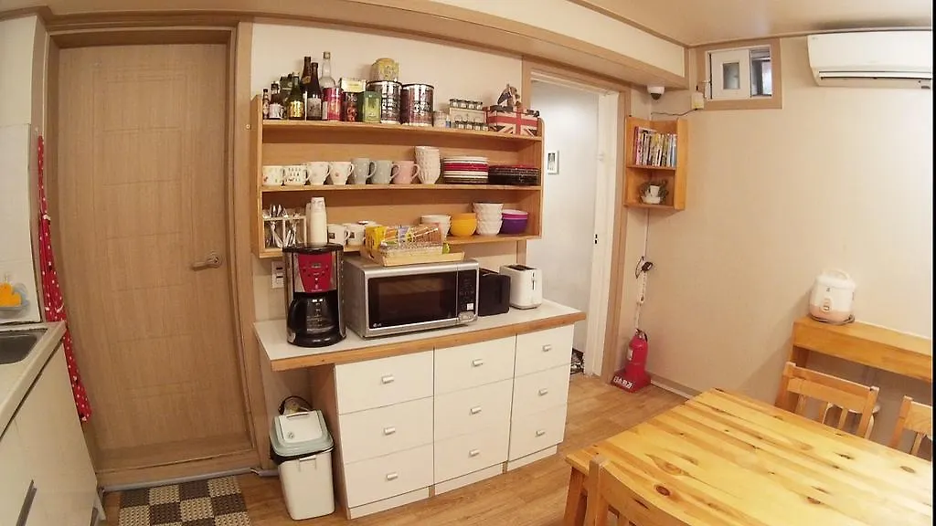 24 Guesthouse Edae location