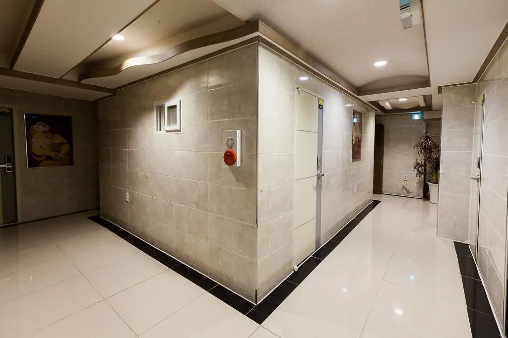 24 Guesthouse Edae Seoul Guest house